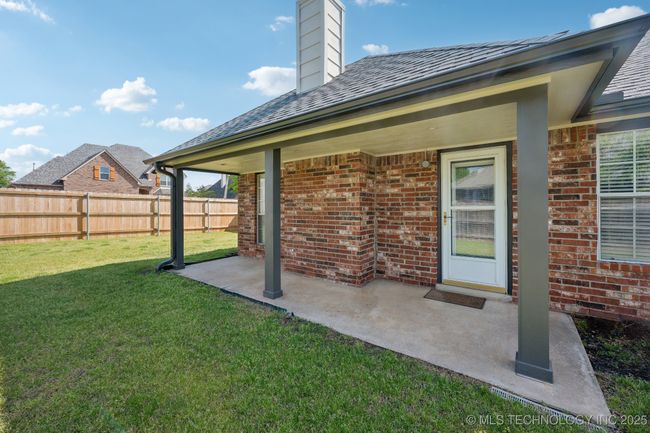 Covered patio. | Image 19