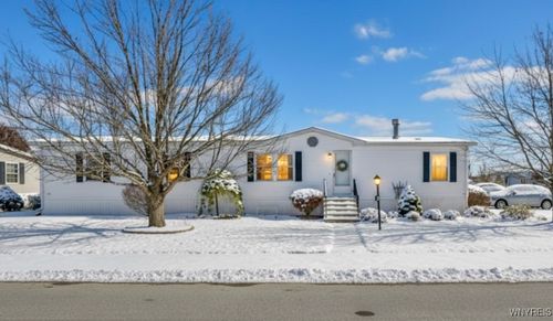 807 Fernwood Dr, Lockport, NY, 14094-9141 | Card Image