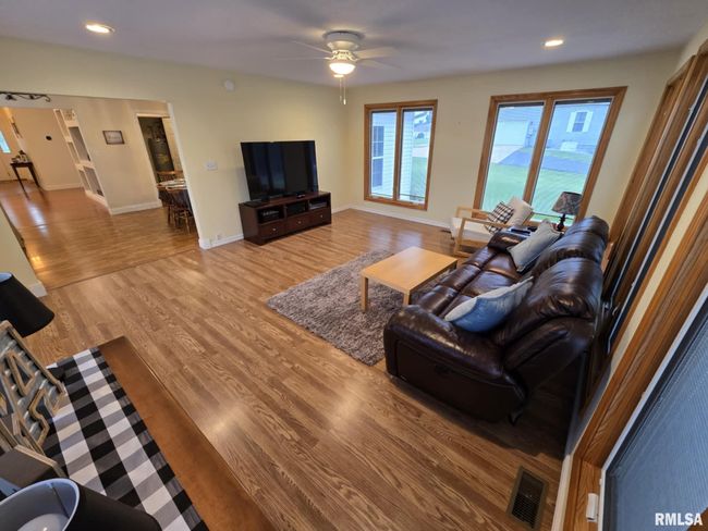 14327 Mcraven Ln, House other with 4 bedrooms, 4 bathrooms and null parking in Mount Vernon IL | Image 43