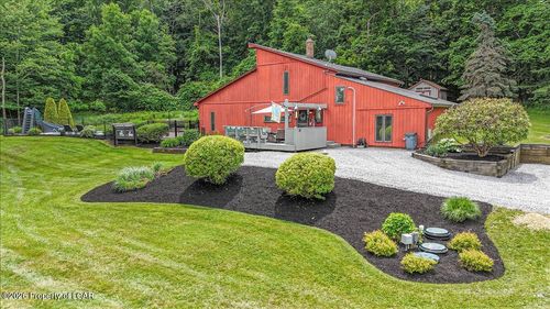 38 Viewmont Acres Rd, Dallas, PA, 18612-8730 | Card Image
