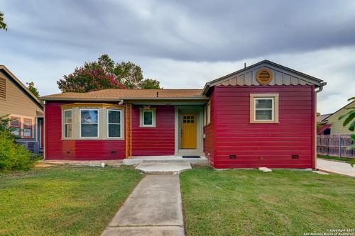 2040 W Mistletoe Ave, San Antonio, TX, 78201-5327 | Card Image