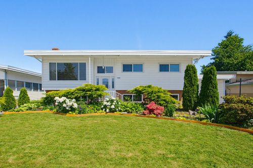 45271 Bernard Ave, Chilliwack, BC, V2P1H3 | Card Image