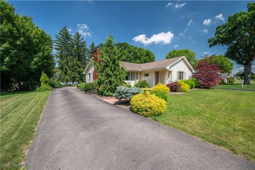 573 Grandview Ave, East Palestine, OH, 44413-1241 | Card Image