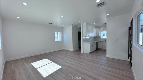 102-2135 N Brighton St, Burbank, CA, 91504-3315 | Card Image