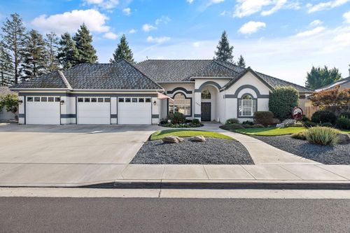2637 E Laura Ct, Visalia, CA, 93292-1331 | Card Image
