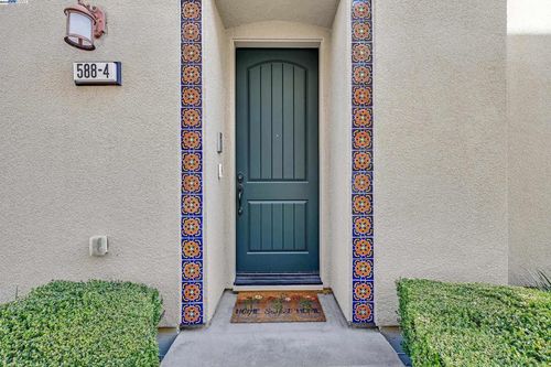 588 Dovecote Ln, Livermore, CA, 94551-6365 | Card Image