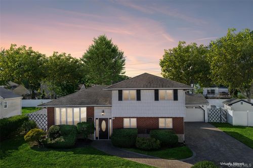 33 Fairlawn Ln, Centereach, NY, 11720-2806 | Card Image