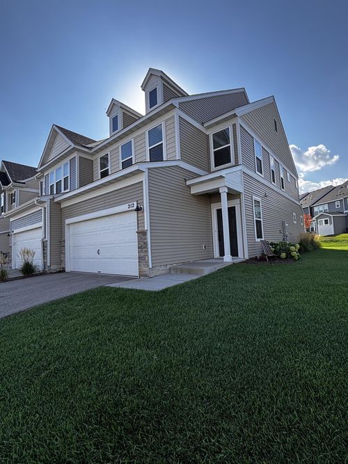 212 Junco Rd N, Lake Elmo, MN, 55042-4527 | Card Image