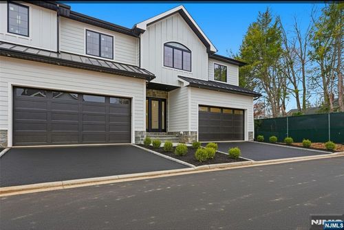 6 Cedar Ct, Closter, NJ, 07624-1055 | Card Image