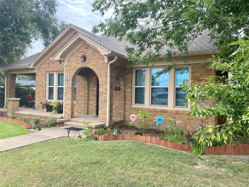 592 E Hempstead St, Giddings, TX, 78942-3312 | Card Image
