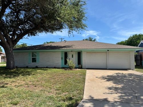 126 N Janin Cir, Portland, TX, 78374-1412 | Card Image