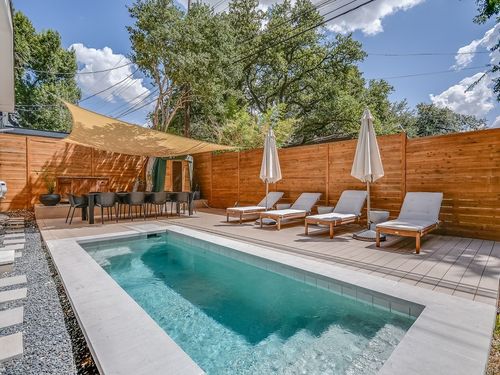 207 El Paso St, Austin, TX, 78704-6321 | Card Image