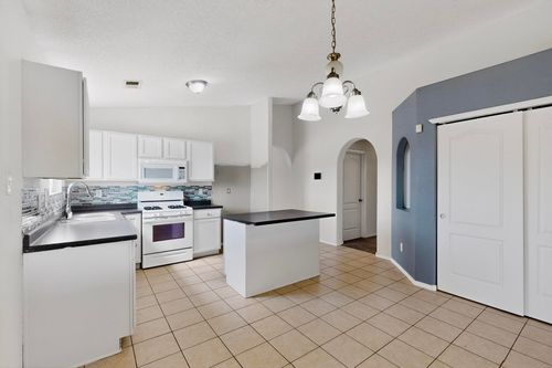 108 Avenida Jardin, Los Lunas, NM, 87031-8660 | Card Image