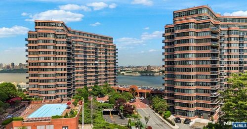 100 Carlyle Dr, Cliffside Park, NJ, 07010-3501 | Card Image