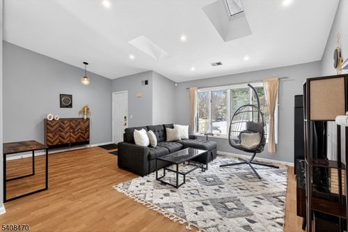 68 Westchester Ter, Annandale, NJ, 08801-1634 | Card Image