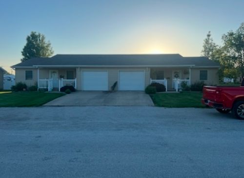 107 S Oak St, Assumption, IL, 62510-1154 | Card Image