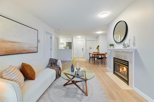313-855 W 16th Street, North Vancouver, BC, V7P1R2 | Card Image