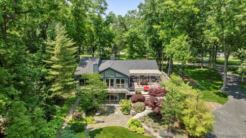 21089 Thorofare Rd, Grosse Ile, MI, 48138-1230 | Card Image