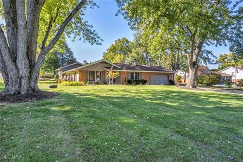 5225 Loma Linda Ln, Canton, OH, 44714-1072 | Card Image