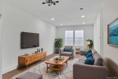 2b-74 Broadway, Freeport, NY, 11520-2821 | Card Image