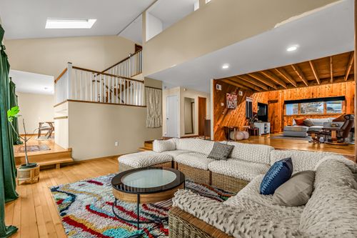 4 Old Gate Ln, Newtown, CT, 06470-2222 | Card Image