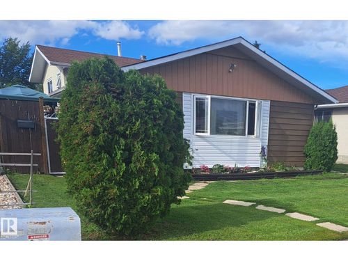 11440 144 Ave Nw, Edmonton, AB, T5X1L8 | Card Image