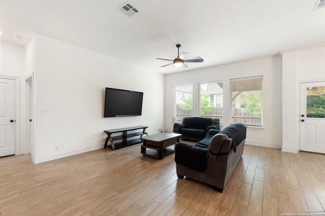 2018 Cullum Park, House other with 3 bedrooms, 2 bathrooms and null parking in San Antonio TX | Image 9