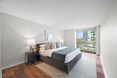 703 - 63 St Clair Ave W, Condo with 2 bedrooms, 2 bathrooms and 1 parking in Toronto ON | Image 3