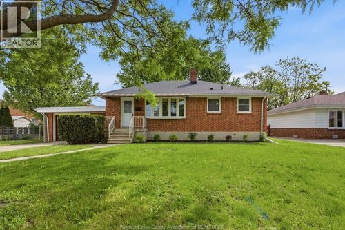 826 Watson Ave, Windsor, ON, N8S3S8 | Card Image