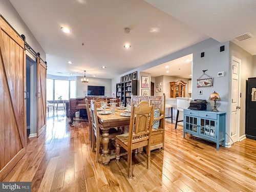 apt-808-10 E Lee St, BALTIMORE, MD, 21202-6015 | Card Image