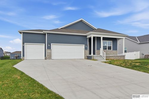 6228 Clear Creek St, Papillion, NE, 68157-2353 | Card Image