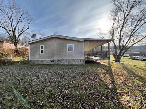 97 Oakland Dr, Burnsville, NC, 28714-5382 | Card Image