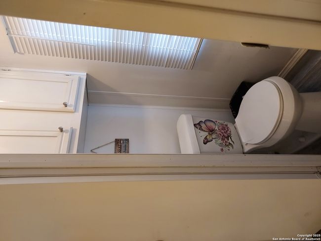 331 Forest Creek Rd, House other with 3 bedrooms, 2 bathrooms and null parking in Devine TX | Image 7