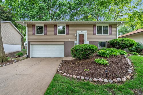 1425 W 54th St, Davenport, IA, 52806-2411 | Card Image