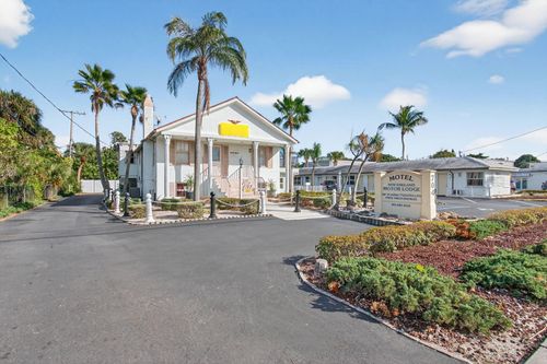 704 N Dixie Hwy, Lantana, FL, 33462-1802 | Card Image