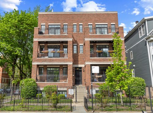 2s-2700 N Wayne Ave, Chicago, IL, 60614-1284 | Card Image