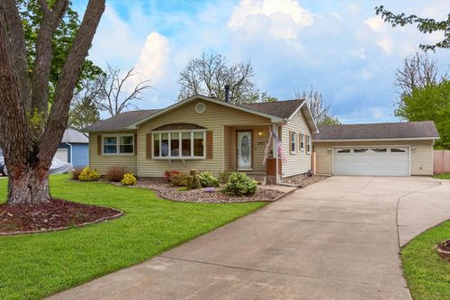 2767 Oakwood Ln, Saint Joseph, MI, 49085-3216 | Card Image