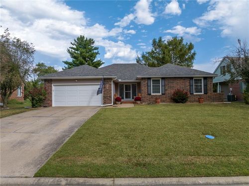 1804 Nicklaus Dr, Clinton, MO, 64735-9065 | Card Image