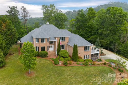 153 Mills Pl, Asheville, NC, 28804-8302 | Card Image