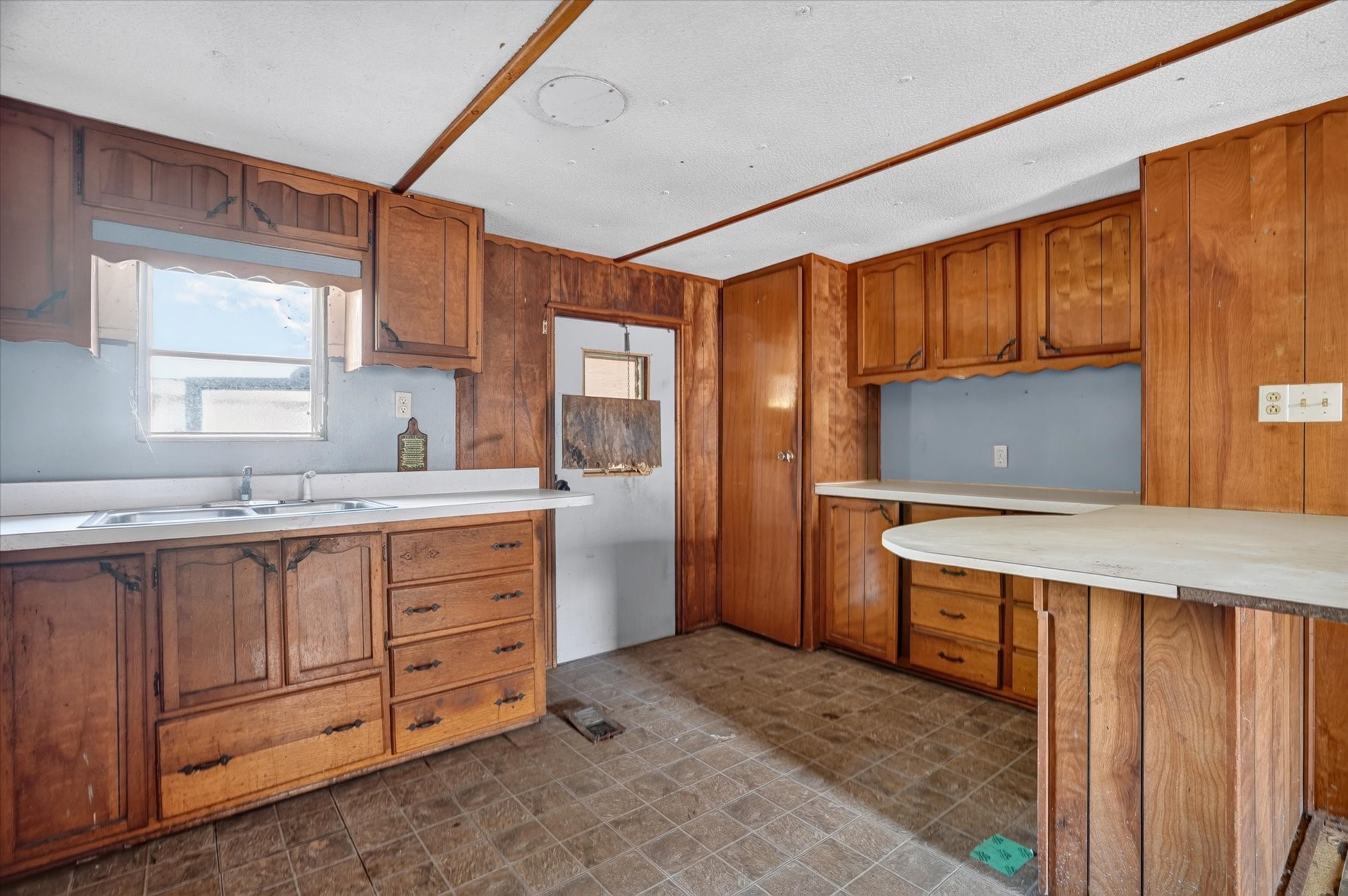 Land in Whitney 5
