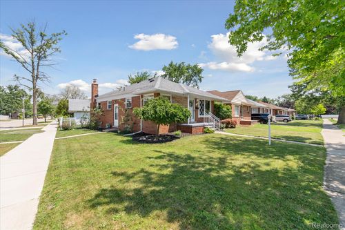 386 Shore Dr, Lincoln Park, MI, 48146-3166 | Card Image
