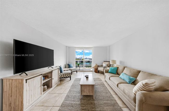 APT-602 - 7928 West Dr, Condo with 1 bedrooms, 1 bathrooms and null parking in North Bay Village FL | Image 4