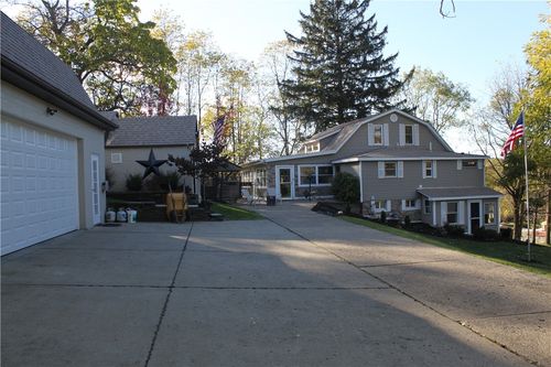 5551 Claytonia Dr, Bethel Park, PA, 15102-3601 | Card Image