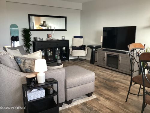 9d-28 Riverside Ave, Red Bank, NJ, 07701-1067 | Card Image