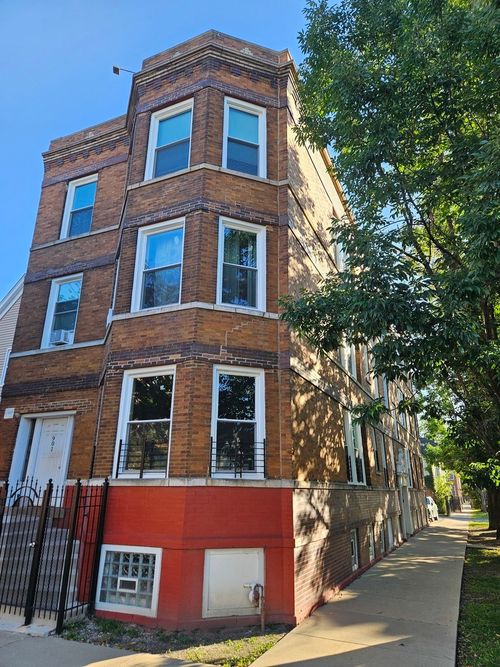 2r-901 N Francisco Ave, Chicago, IL, 60622-4445 | Card Image