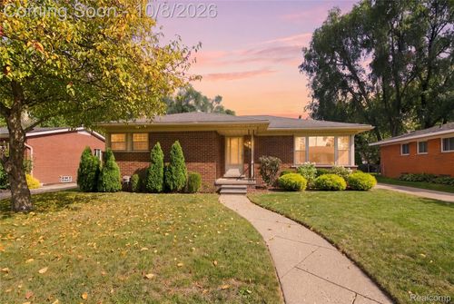 9030 Hanlon St, Livonia, MI, 48150-3655 | Card Image
