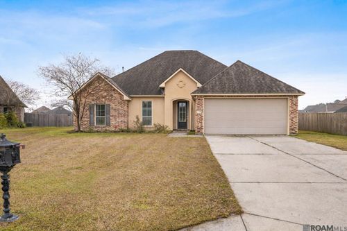 13440 Larch Ct, Denham Springs, LA, 70726-8840 | Card Image