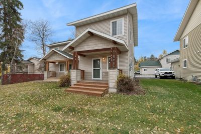 Front Entrance Yard View | Image 2