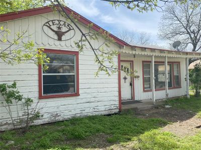 304 W Duncan Avenue, House other with 2 bedrooms, 1 bathrooms and null parking in Comanche TX | Image 1