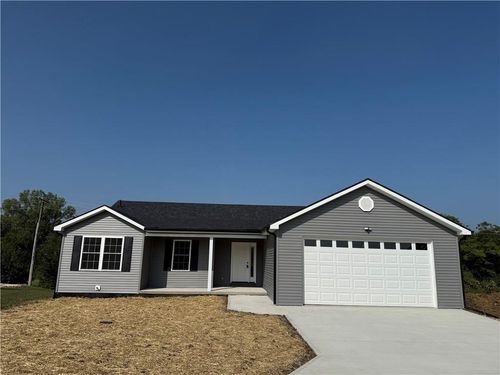 112 Westwood Dr, Gallatin, MO, 64640-1612 | Card Image